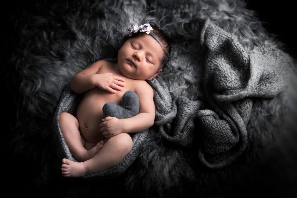 Fotografía de recién nacido en sueño profundo - Estudio de fotografía en Santander y Cantabria
